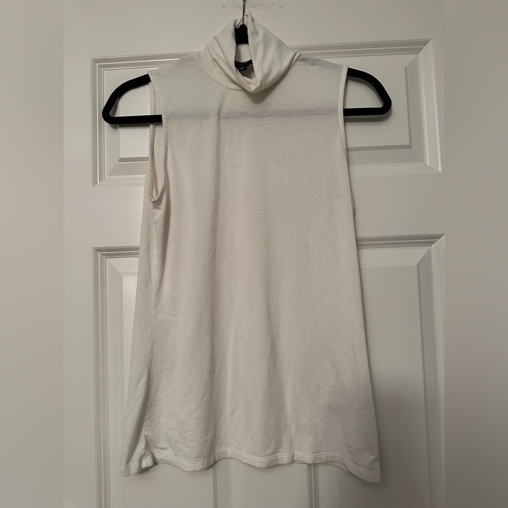 G&W woman’s turtleneck tank top size small